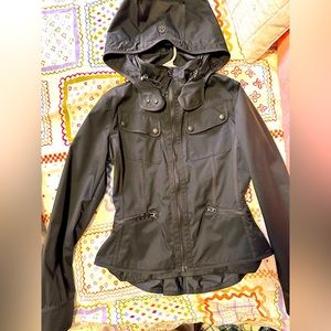 Lululemon cropped rain jacket